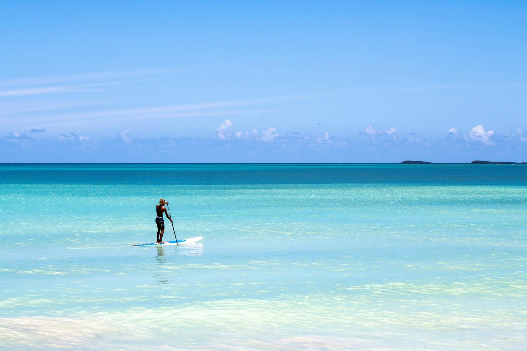 فيفا ويندام في سامانا - منتجع شامل الكل، للكبار فقط لاس تاريناس المظهر الخارجي الصورة Stand-up paddleboarding in the Bahamas