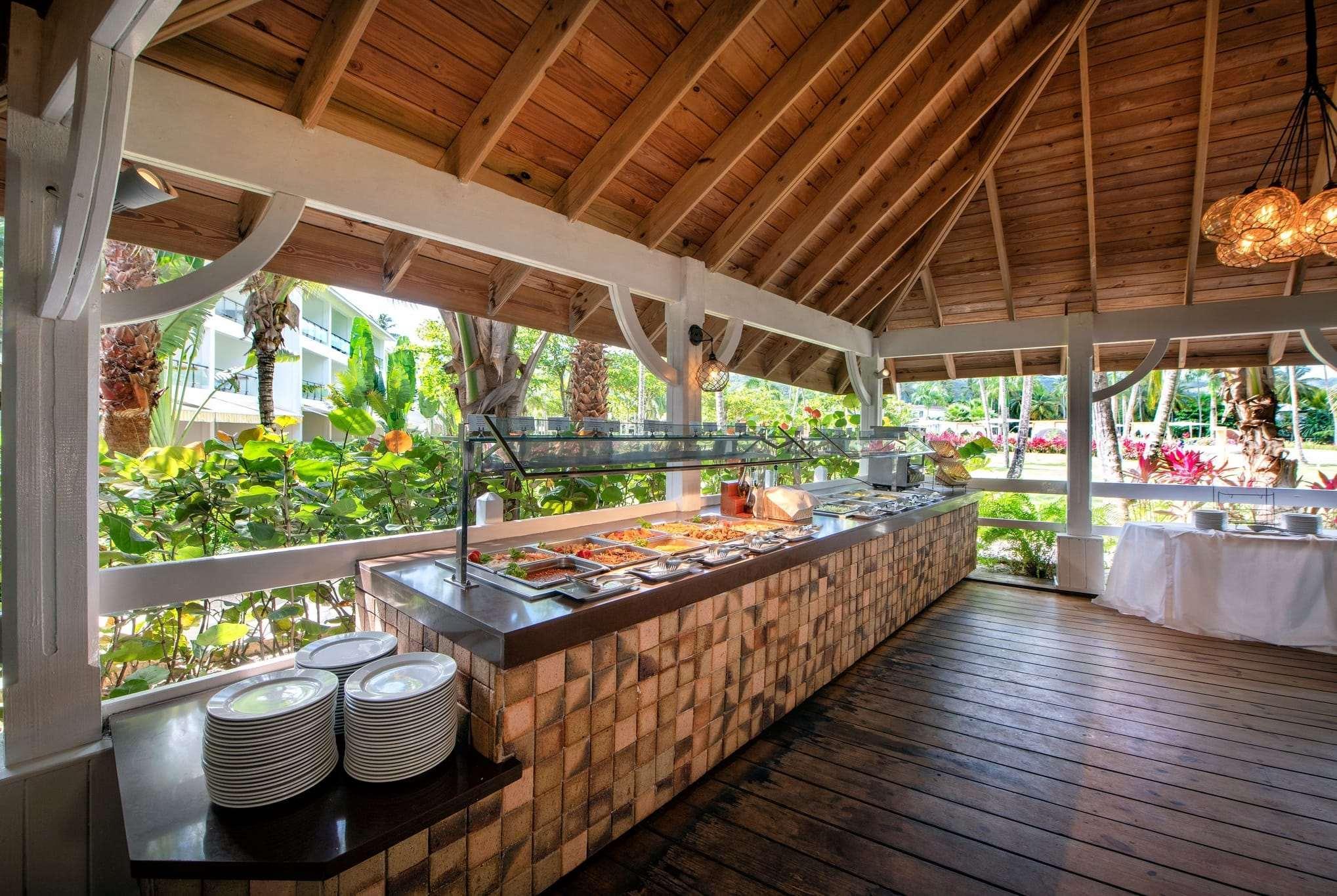 فيفا ويندام في سامانا - منتجع شامل الكل، للكبار فقط لاس تاريناس المظهر الخارجي الصورة Buffet at a resort