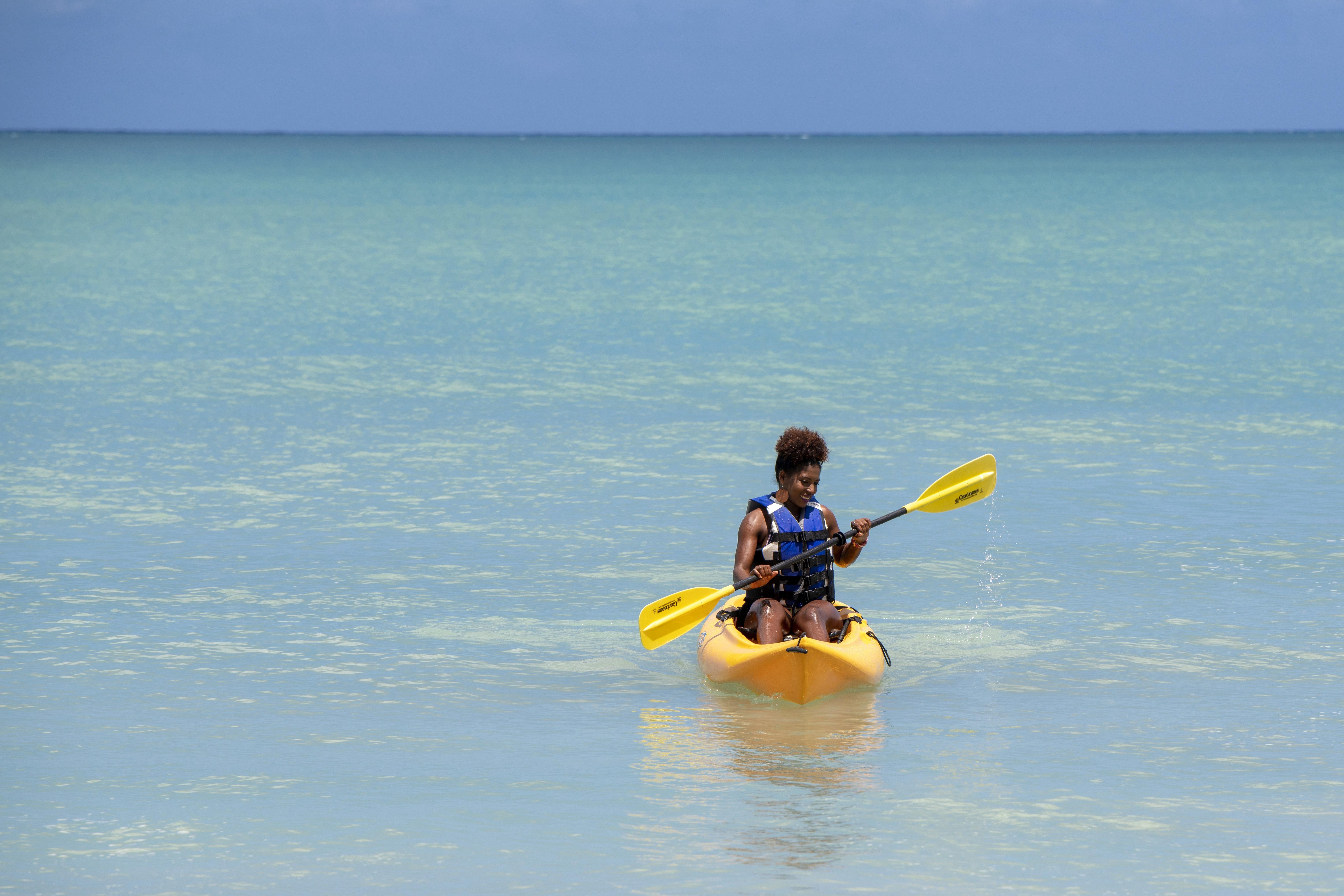 فيفا ويندام في سامانا - منتجع شامل الكل، للكبار فقط لاس تاريناس المظهر الخارجي الصورة Kayaking at the Great Barrier Reef