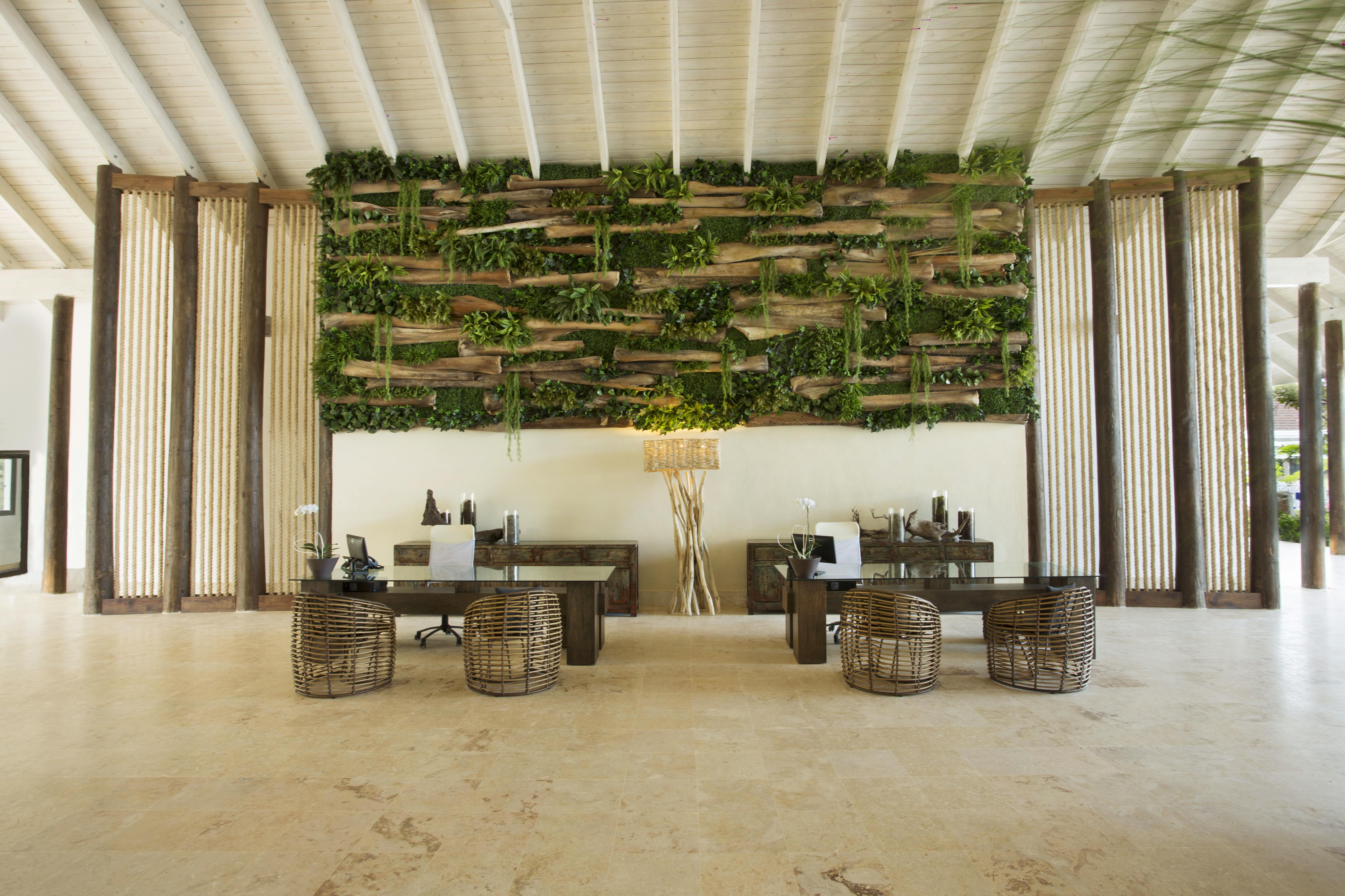 فيفا ويندام في سامانا - منتجع شامل الكل، للكبار فقط لاس تاريناس المظهر الخارجي الصورة Living wall at the front desk of the hotel
