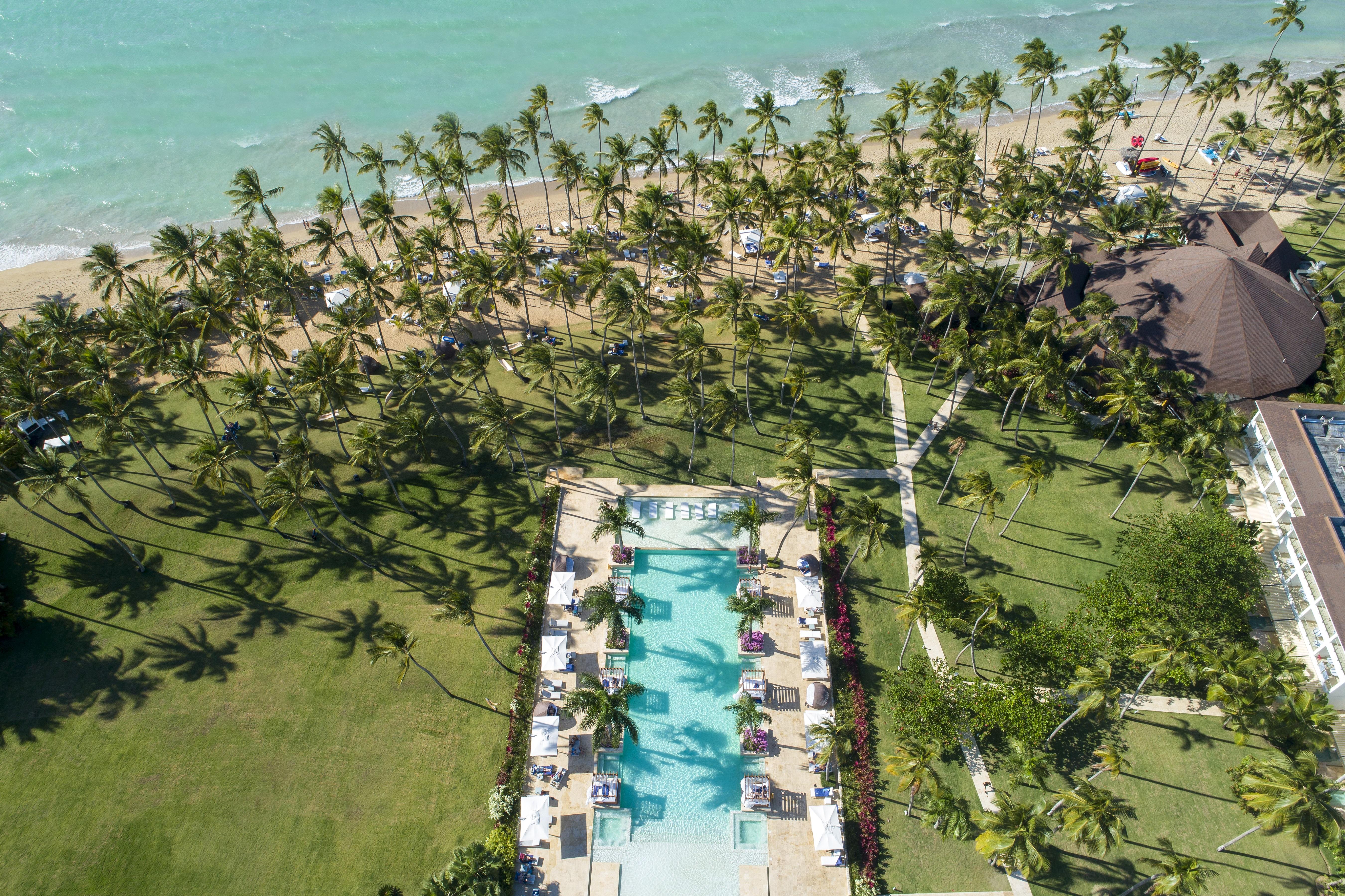 فيفا ويندام في سامانا - منتجع شامل الكل، للكبار فقط لاس تاريناس المظهر الخارجي الصورة Aerial view of the beach at Hard Rock Hotel & Casino Punta Cana