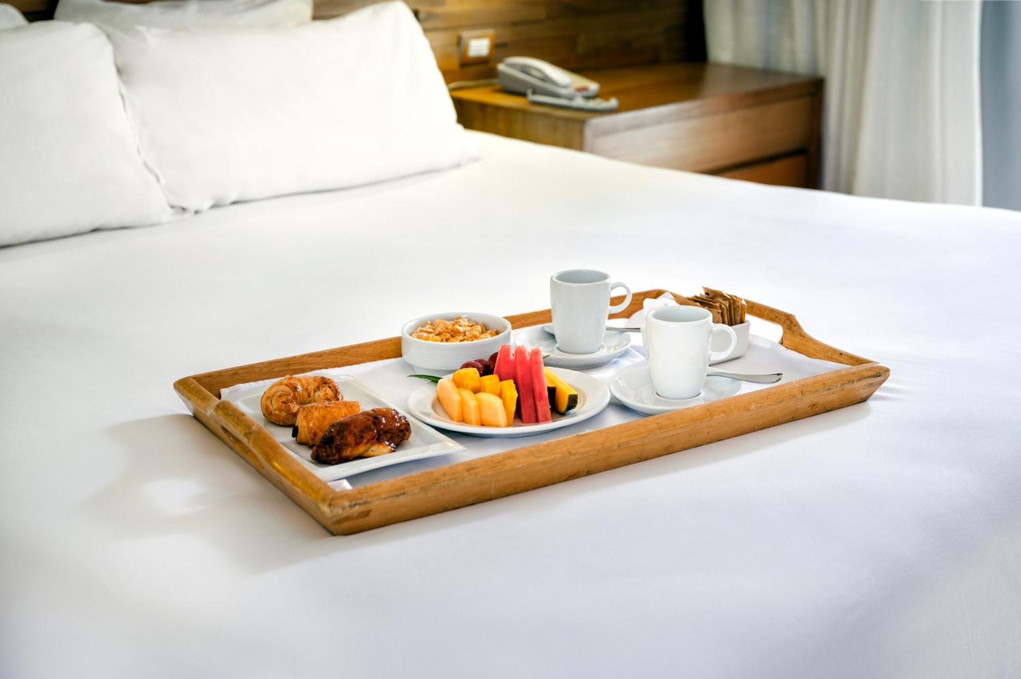 فيفا ويندام في سامانا - منتجع شامل الكل، للكبار فقط لاس تاريناس المظهر الخارجي الصورة Room service