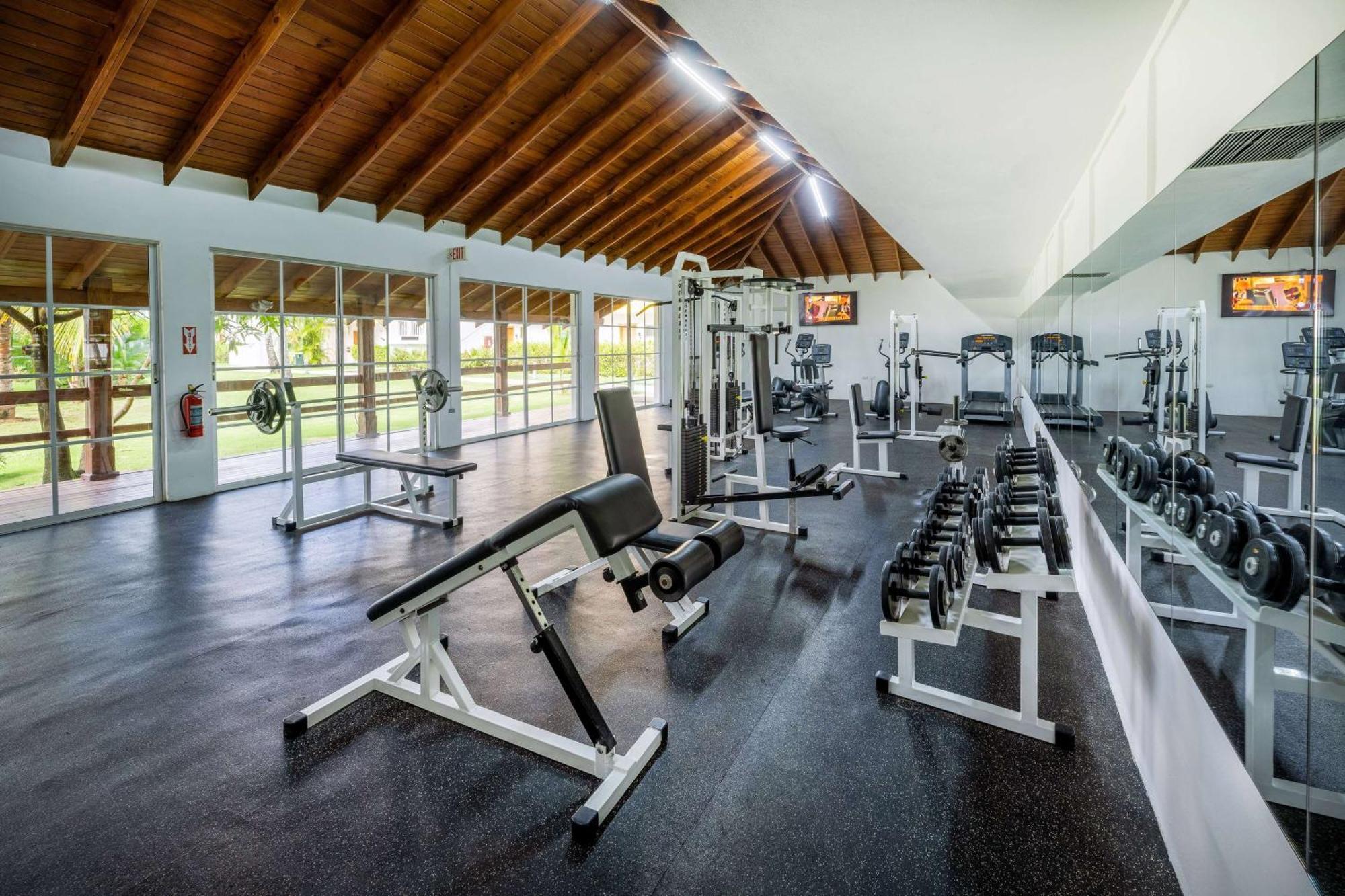 فيفا ويندام في سامانا - منتجع شامل الكل، للكبار فقط لاس تاريناس المظهر الخارجي الصورة The gym at the resort