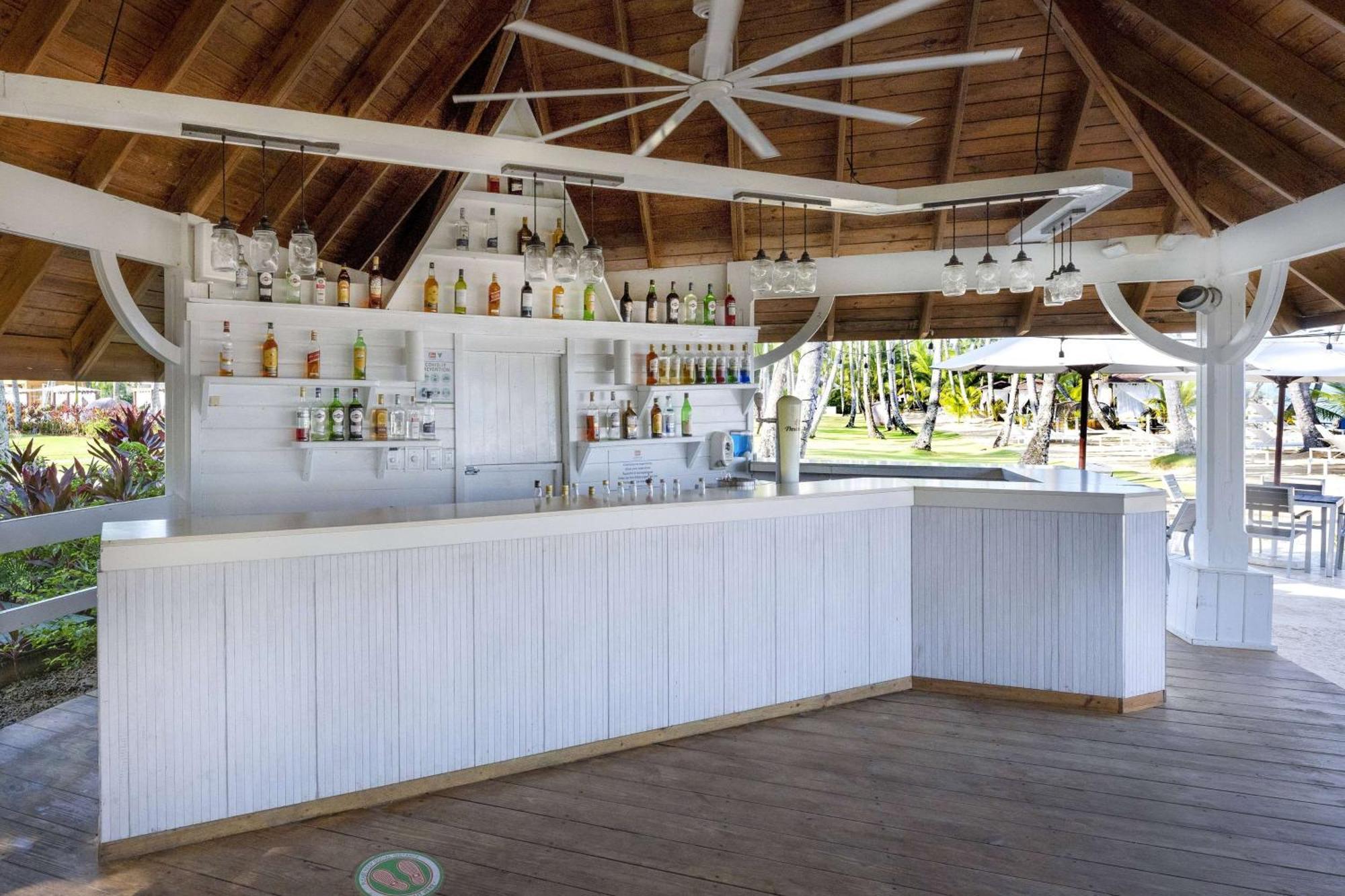 فيفا ويندام في سامانا - منتجع شامل الكل، للكبار فقط لاس تاريناس المظهر الخارجي الصورة The bar at the beach club