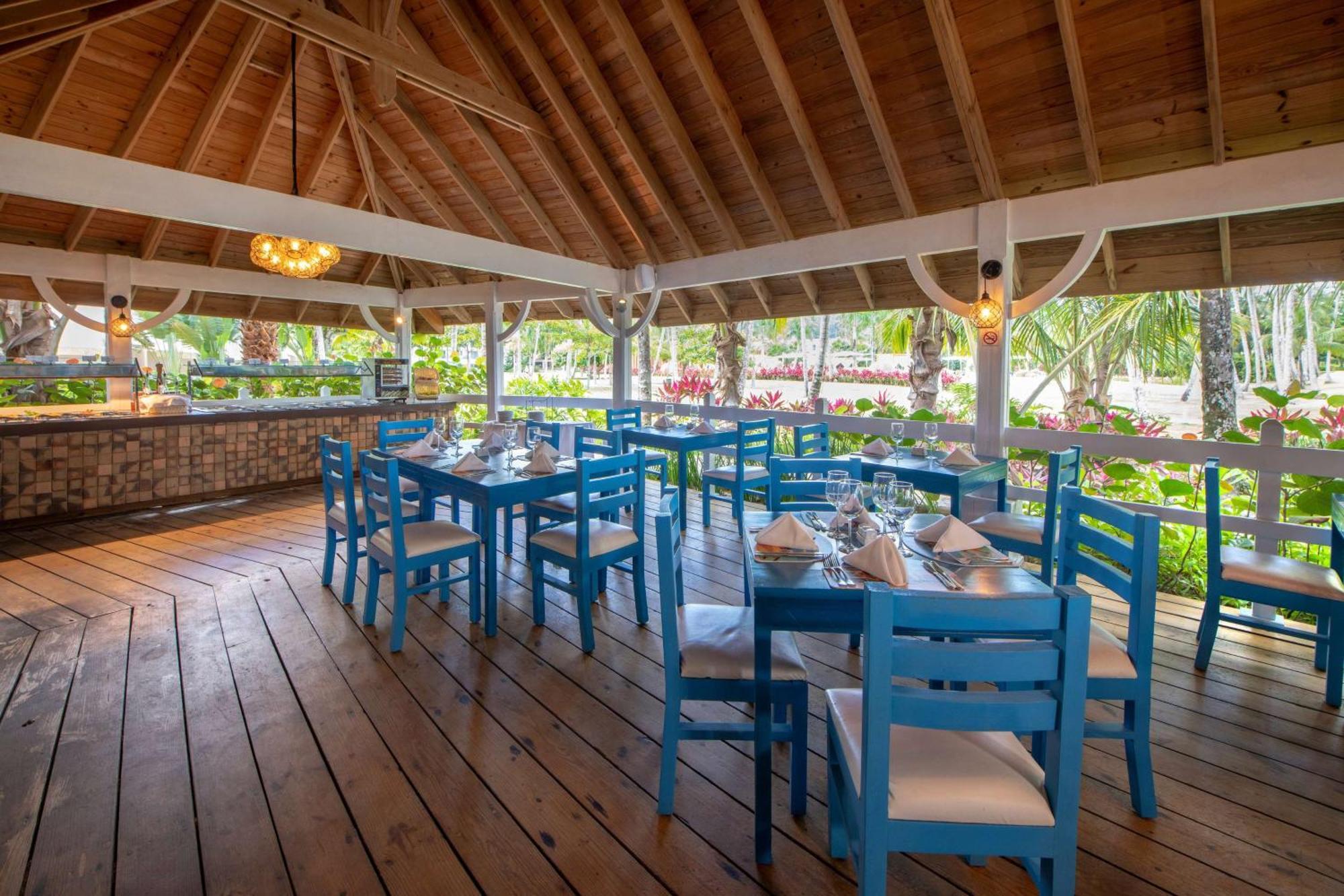 فيفا ويندام في سامانا - منتجع شامل الكل، للكبار فقط لاس تاريناس المظهر الخارجي الصورة Restaurant at the resort