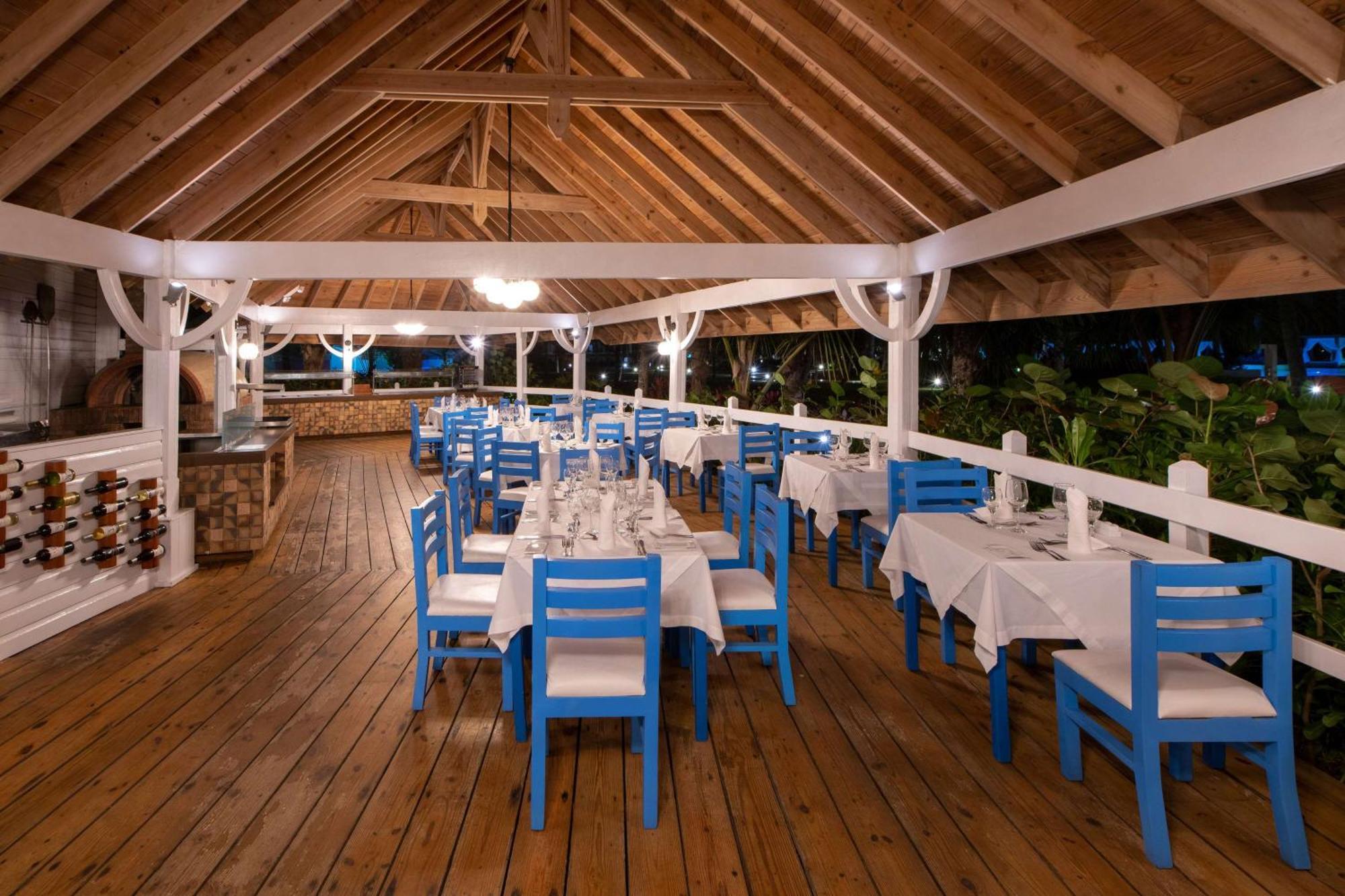 فيفا ويندام في سامانا - منتجع شامل الكل، للكبار فقط لاس تاريناس المظهر الخارجي الصورة Restaurant at the Hotel